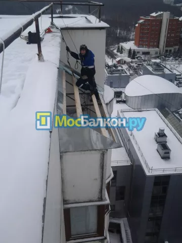 Крыша на балконе в Балашихе монтаж и ремонт по выгодной цене от МосБалкон