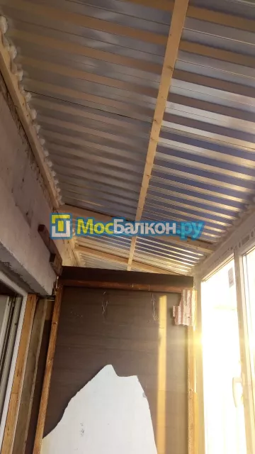 Крыша на балконе в Балашихе монтаж и ремонт по выгодной цене от МосБалкон