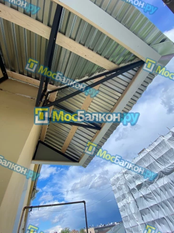Крыша на балконе в Балашихе монтаж и ремонт по выгодной цене от МосБалкон