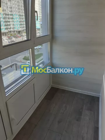 Отделка балконов ламинатом в Москве цены под ключ от МосБалкон
