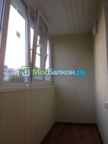 Отделка балкона и лоджии пластиковыми ПВХ панелями в Балашихе от компании МосБалкон